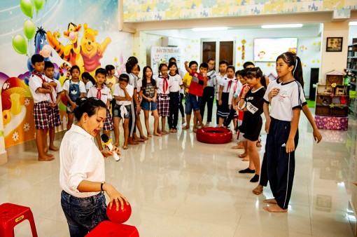 Hoạt động ngoại khóa chủ đề “Sắc hoa ngày hạ”
