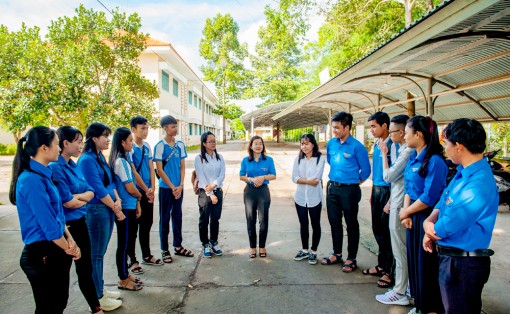 Phó Bí thư Tỉnh đoàn thăm các đội hình "Tiếp sức mùa thi" năm 2019