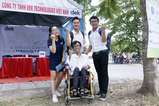 Nghị lực phi thường của thủ khoa Chau Giàu
