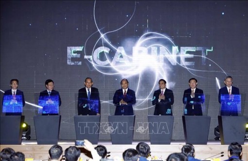 Thủ tướng Nguyễn Xuân Phúc chủ trì cuộc họp qua hệ thống e-Cabinet