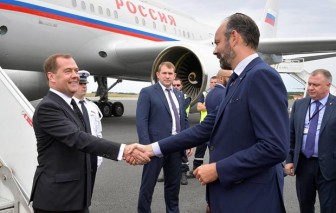 Thủ tướng Nga Dmitry Medvedev bắt đầu chuyến thăm Pháp
