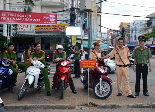 Cà Mau: Công an làm “xe ôm miễn phí" trong kỳ thi THPT Quốc gia 2019