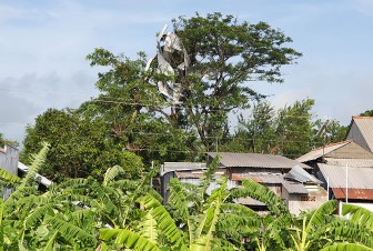 Cất nhà cho người dân xã Nhơn Hội bị lốc xoáy