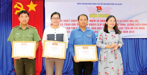Phát huy ưu thế mạng xã hội trong tuyên truyền, học tập Bác