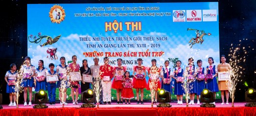 Trao giải thiếu nhi tuyên truyền, giới thiệu sách