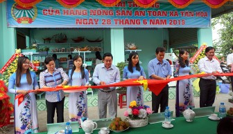 Khai trương cửa hàng nông sản an toàn tại Phú Tân