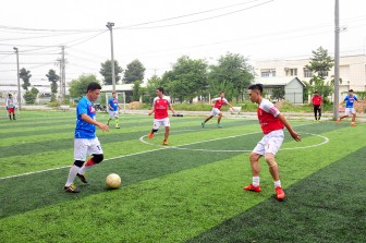 Cụm thi đua số 4 giao lưu bóng đá chào mừng ngày thành lập Công đoàn Việt Nam