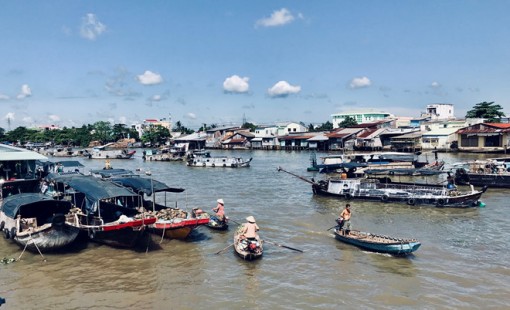 Lớp tiếng Anh bồng bềnh trên chợ nổi