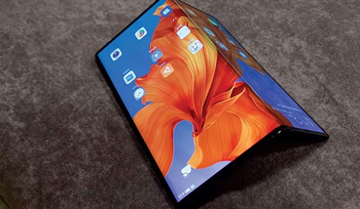 Smartphone màn hình gập khó chế tạo thế nào