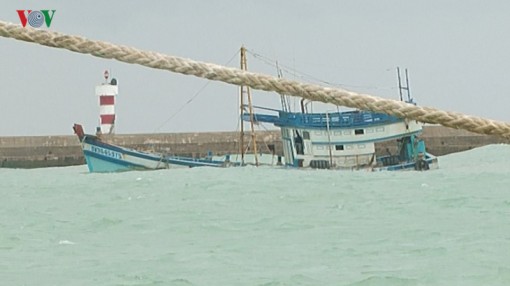 Nguy cơ tràn dầu trên diện rộng do tàu chở dầu bị chìm ở đảo Phú Quý