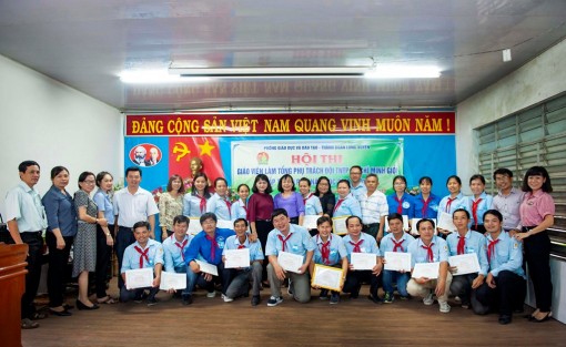 Trao giải Hội thi giáo viên làm Tổng phụ trách Đội giỏi