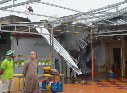 Lốc xoáy gây thiệt hại ngôi chùa ở Bạc Liêu