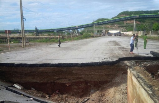 Khắc phục hậu quả vụ sụt đường làm 2 người tử vong tại Tĩnh Gia, Thanh Hóa