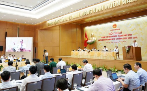 Thủ tướng: Kiên quyết không lùi bước trước khó khăn