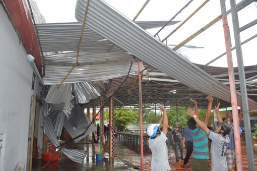 Lốc xoáy dồn dập ở Bạc Liêu