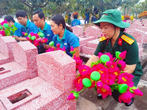 Tổ chức các hoạt động đền ơn đáp nghĩa tại Nghĩa trang Liệt sĩ Dốc Bà Đắc