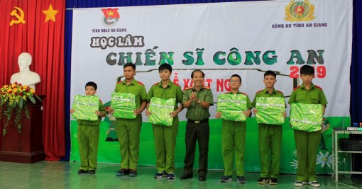 Xuất ngũ 66 chiến sĩ nhí “Học làm chiến sĩ Công an” năm 2019