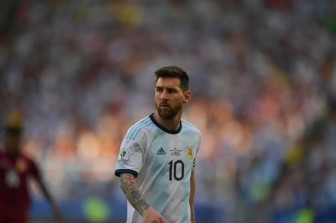 Messi tức giận không lên nhận huy chương cùng tuyển Argentina