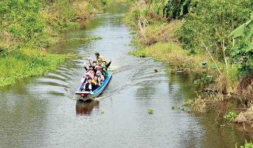 Lung Ngọc Hoàng: "Nữ hoàng" của tour khám phá vùng quê miền Tây