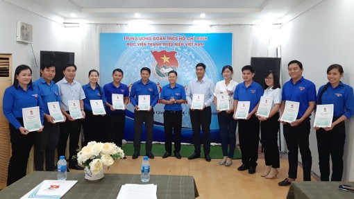 Nâng cao nhận thức chính trị cho đội ngũ cán bộ Đoàn
