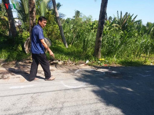 Tiền Giang: Đậu xe lu không có đèn cảnh báo, gây tai nạn chết người