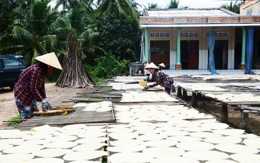 Thoảng thơm bánh phồng Sơn Đốc