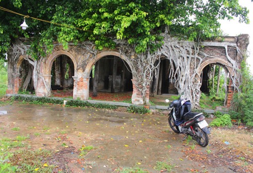 Nhiều di tích có nguy cơ thành phế tích