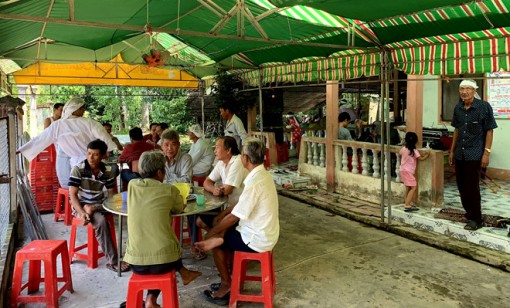 Chồng bức xúc vì vợ nhức răng tử vong 30 giây sau khi bác sĩ tiêm thuốc