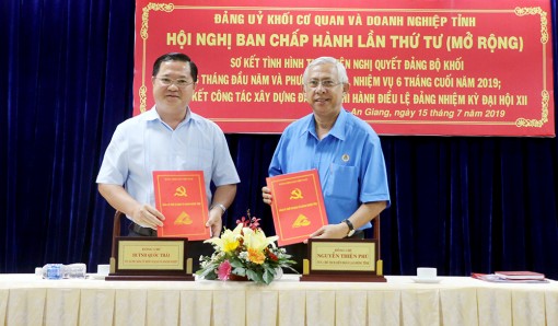 Nâng cao vai trò lãnh đạo trực tiếp, toàn diện của cấp ủy Đảng trong các cơ quan, doanh nghiệp