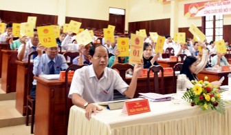 Kỳ họp lần thứ 12, HĐND huyện Châu Phú kiểm điểm tình hình thực hiện nghị quyết 6 tháng đầu năm