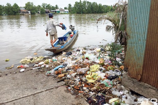 Sóc Trăng: Rác thải tràn ngập ở chợ quê Cổ Cò