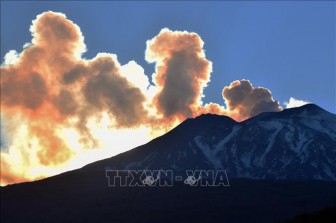 Italy, Peru ứng phó khẩn cấp khi núi lửa hoạt động