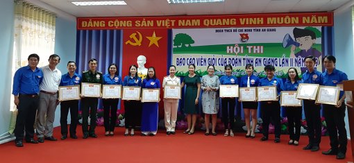 Thí sinh Trần Thị Trang đạt giải nhất Hội thi “Báo cáo viên cấp tỉnh của Đoàn” năm 2019
