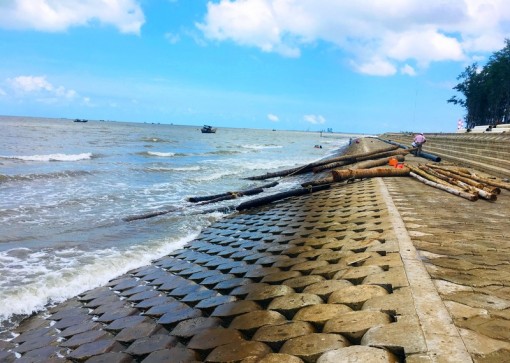 Trà Vinh chủ động xử lý sạt lở bờ sông, đê biển