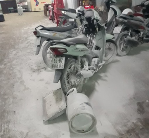 Con trai bị đánh ở tiệc sinh nhật, bố kéo 20 người đến tiệm cầm đồ nổ súng