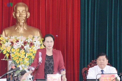 Chủ tịch Quốc hội làm việc với lãnh đạo chủ chốt tỉnh Vĩnh Long