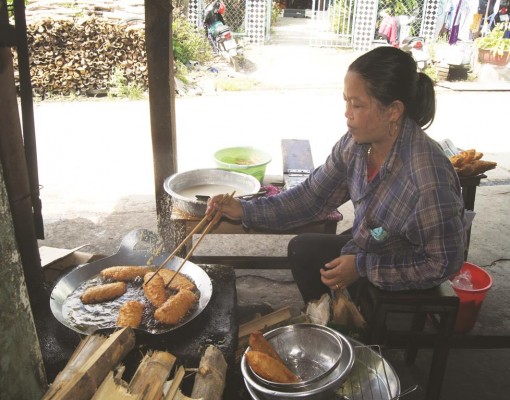 Thu nhập tốt từ nghề bán bánh chuối chiên