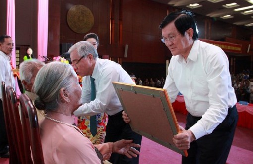 Trao danh hiệu Bà mẹ Việt Nam Anh hùng tại Sóc Trăng