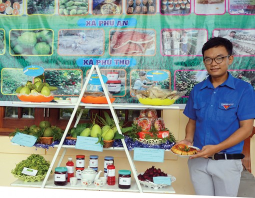 “Thanh niên Phú Tân sáng tạo, tình nguyện, xây dựng quê hương giàu đẹp, văn minh”