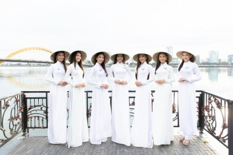 Ngắm vẻ đẹp truyền thống của thí sinh Miss World Việt Nam bên biển Đà Nẵng