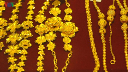 Giá vàng trong nước giảm nhẹ, chênh lệch mua bán 250.000 đồng/lượng