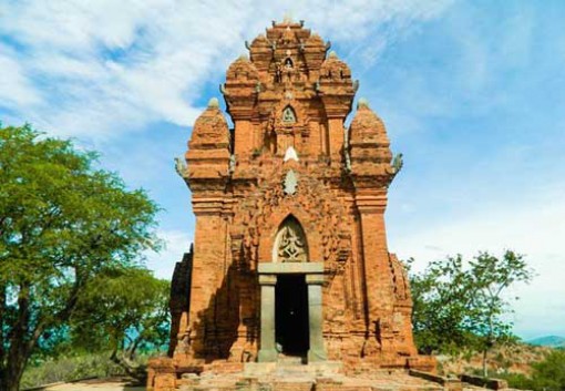 Phát hiện di tích tháp Chăm có niên đại Thế kỷ IV