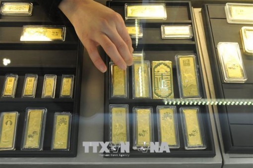 Giá vàng thế giới đi lên trước đồn đoán Fed nới lỏng tiền tệ