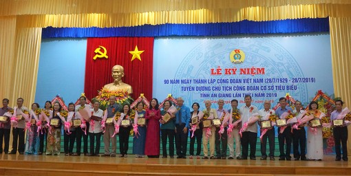 Kỷ niệm 90 năm ngày thành lập Công đoàn Việt Nam