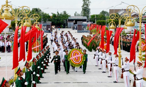 “Đền ơn đáp nghĩa”