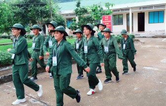 70 thanh, thiếu niên Phú Tân tham gia lớp “Trải nghiệm quân đội”