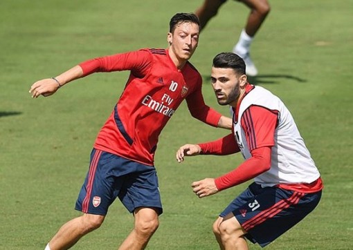 Gặp cướp có hung khí, sao Arsenal thoát nạn thần kỳ