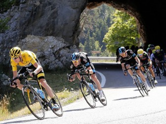 Tour de France phải rút ngắn đường đua do nguy cơ lở đất