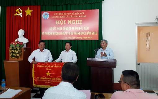 Kết nối cung-cầu giữa hợp tác xã và doanh nghiệp trong, ngoài tỉnh