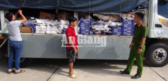 Xe tải chở 26.500 bao thuốc lá ngoại nhập lậu bị bắt